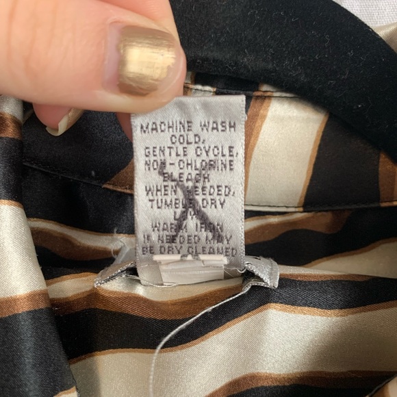 Chico’s Animal Print Silky Button Down Blouse Womens S - Picture 5 of 9